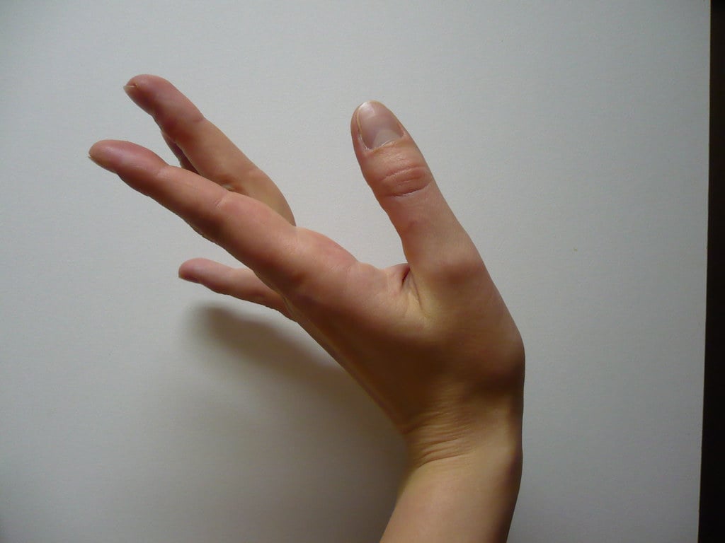 Using Hand Gestures to Enhance Customer Trust on Sales Floors